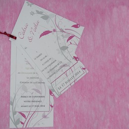 Décalé arabesques florales roses et grises